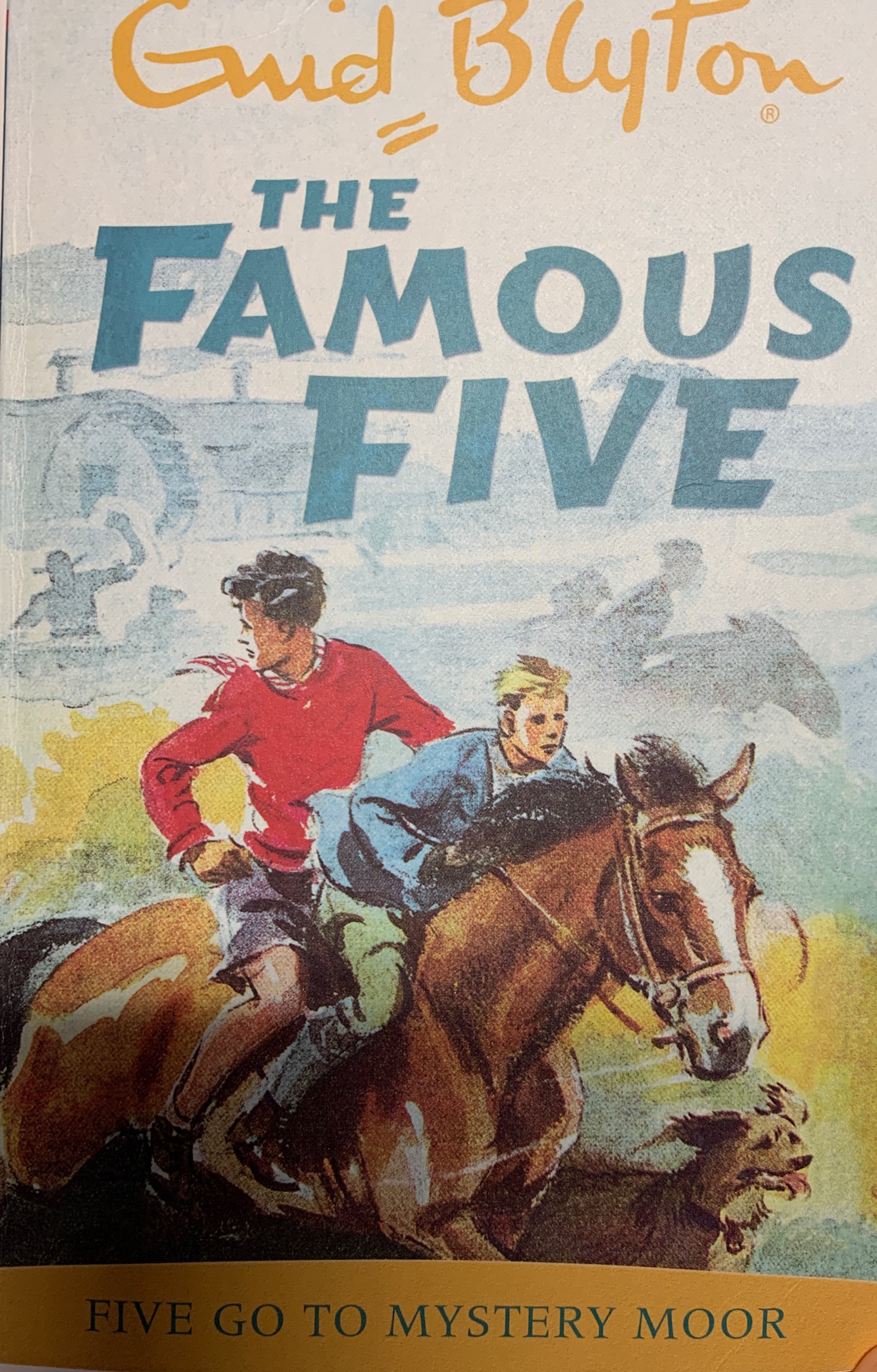 The Famous Five-Five Go to Mystery Moo